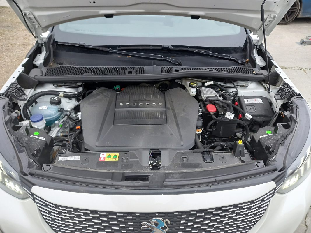 Peugeot 2008 — 12