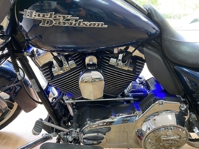Harley Davidson Street glide — 20
