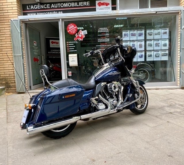 Harley Davidson Street glide — 25