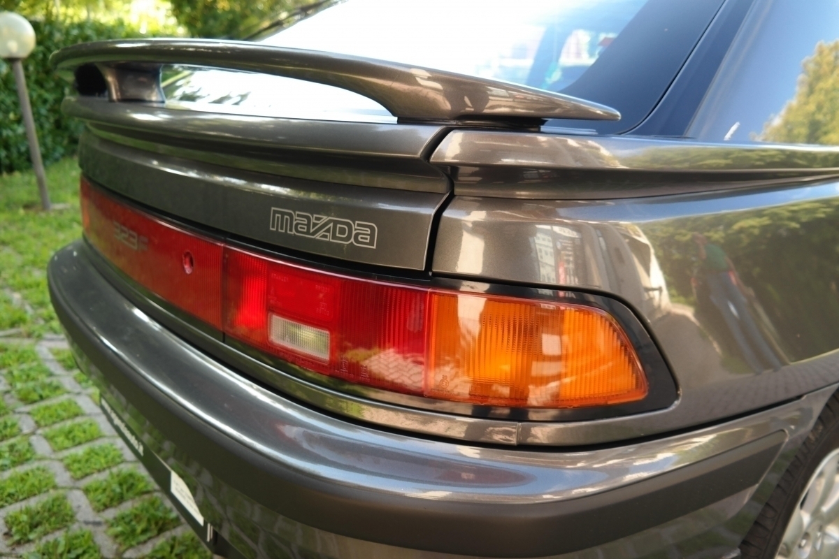 Mazda 323 — 12