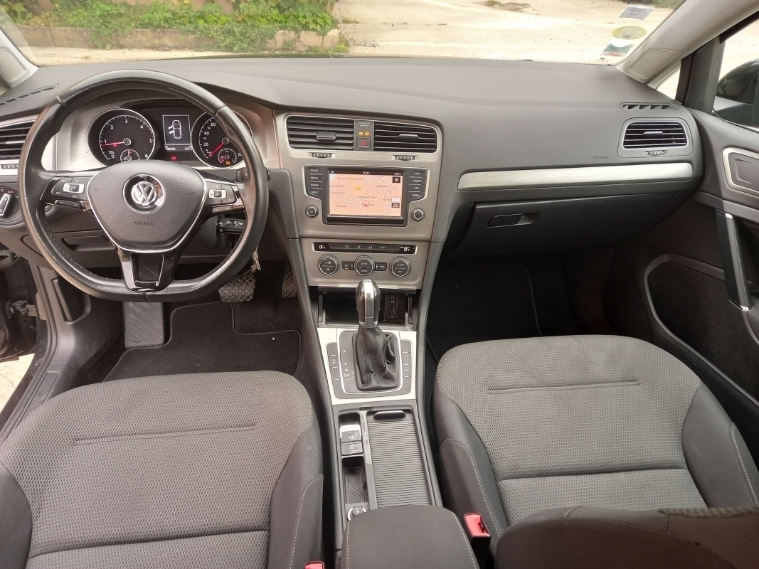 Volkswagen Golf — 8