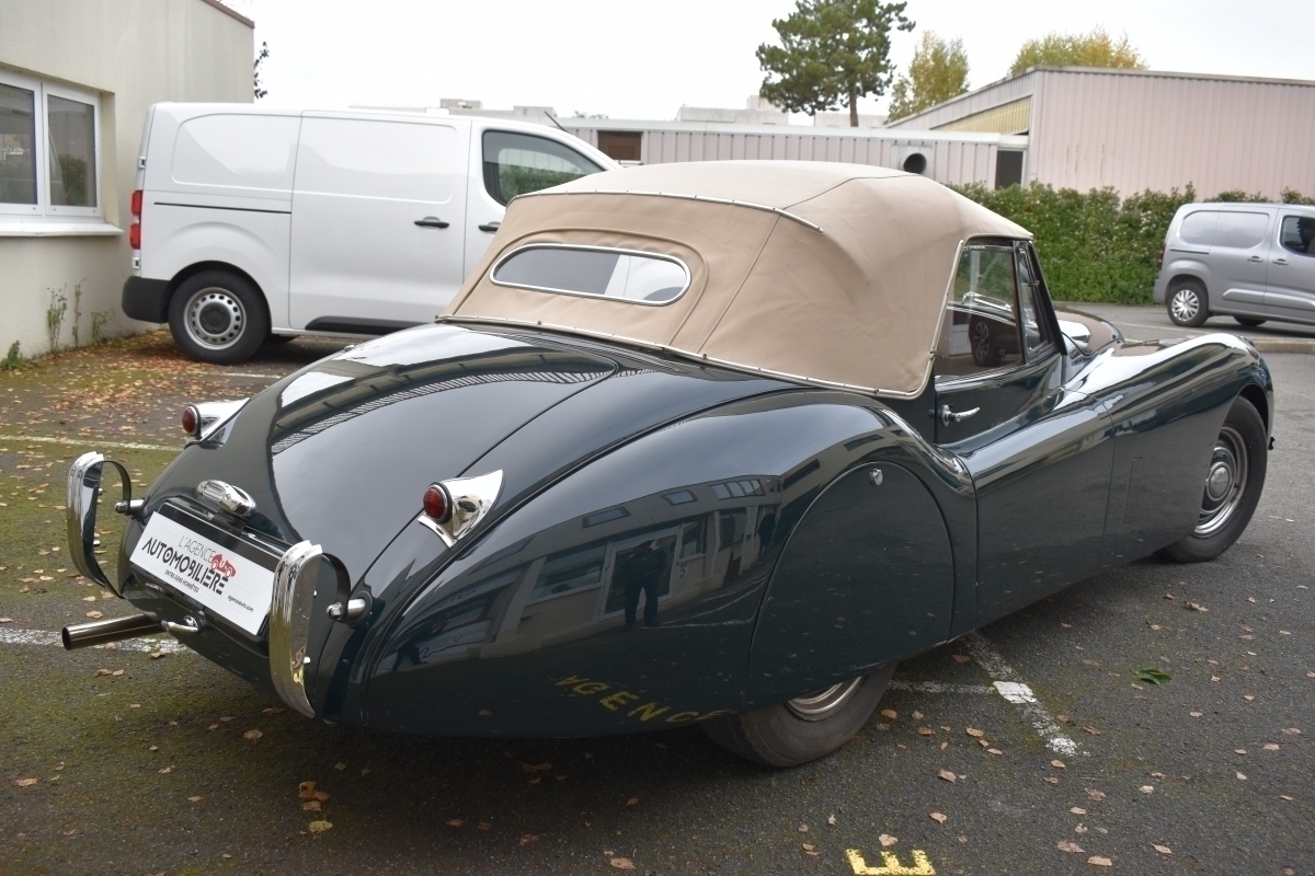 Jaguar XK — 9