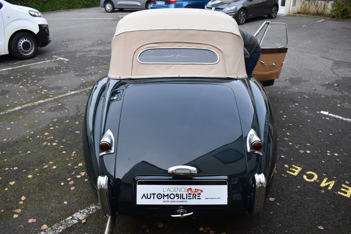 Jaguar XK — 12
