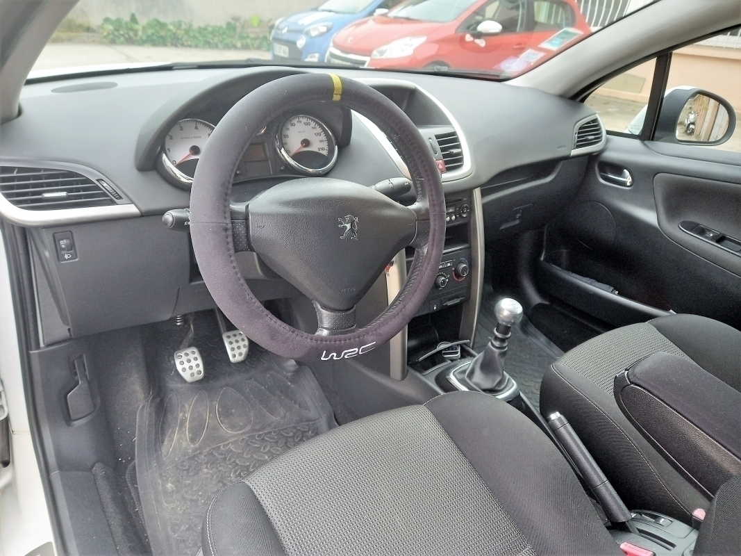Peugeot 207 — 12