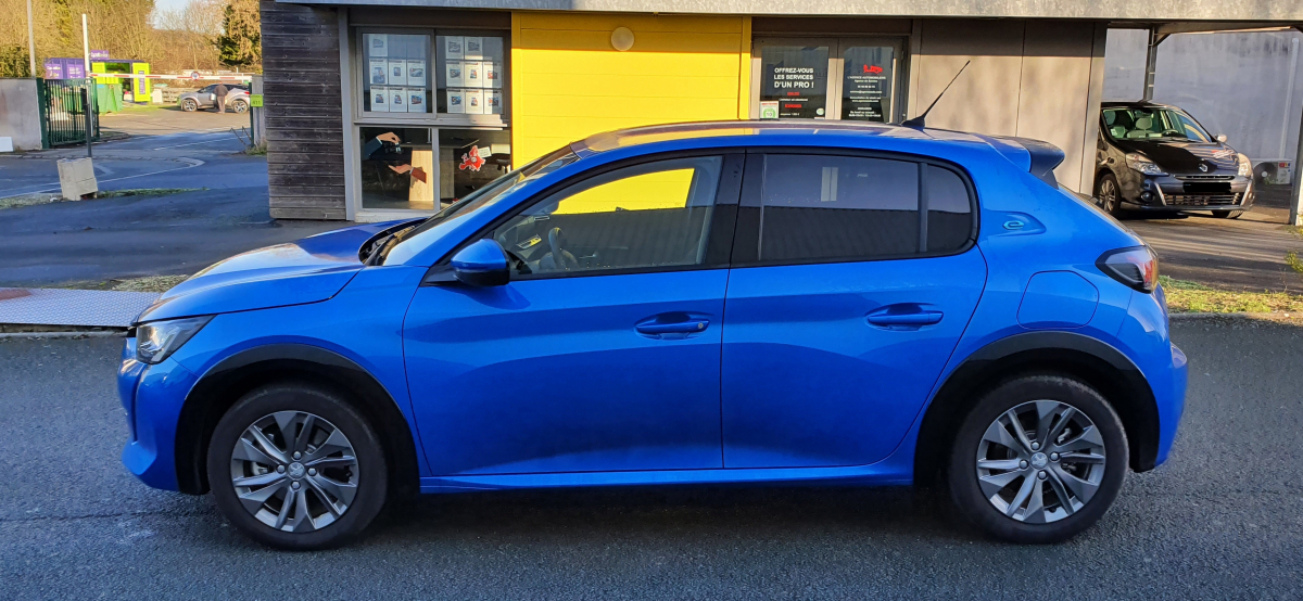 Peugeot 208 — 3