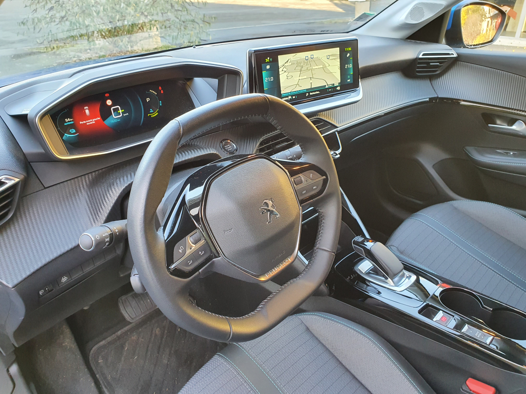 Peugeot 208 — 11