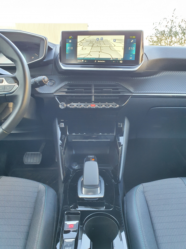 Peugeot 208 — 17