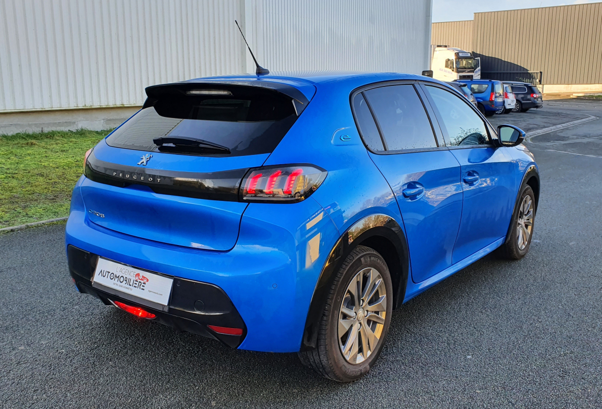 Peugeot 208 — 7