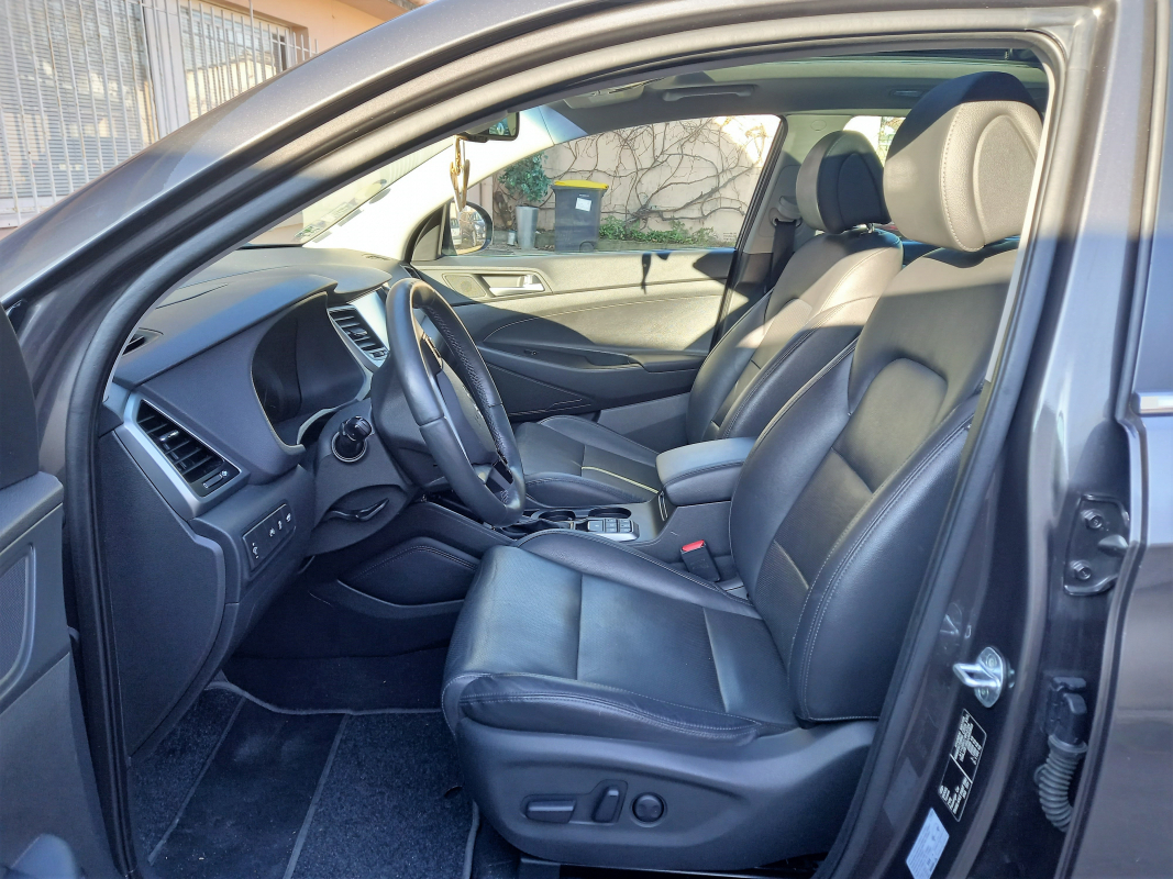 Hyundai Tucson — 12