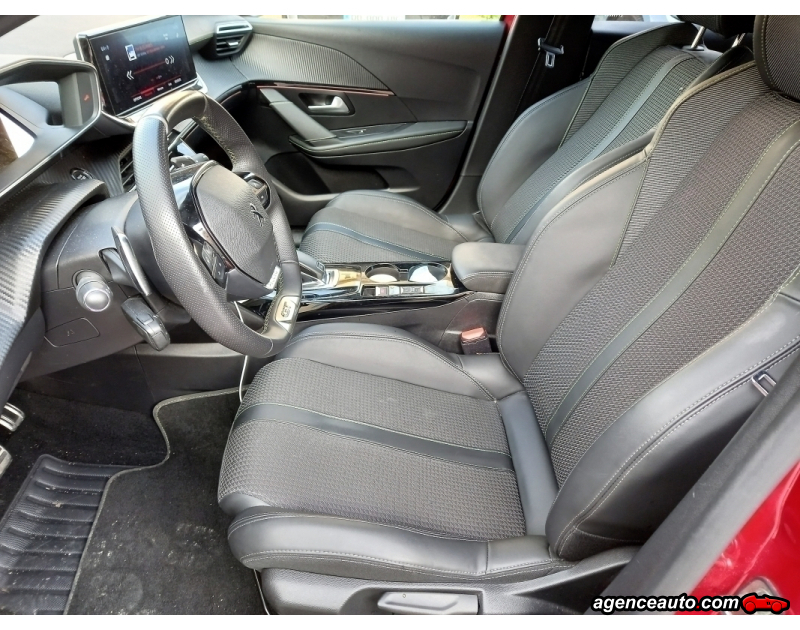 Peugeot 208 — 10