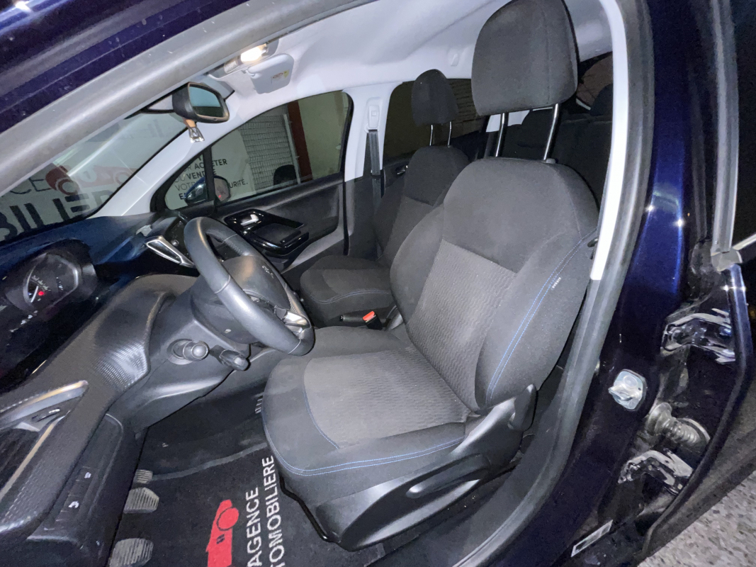 Peugeot 208 — 9