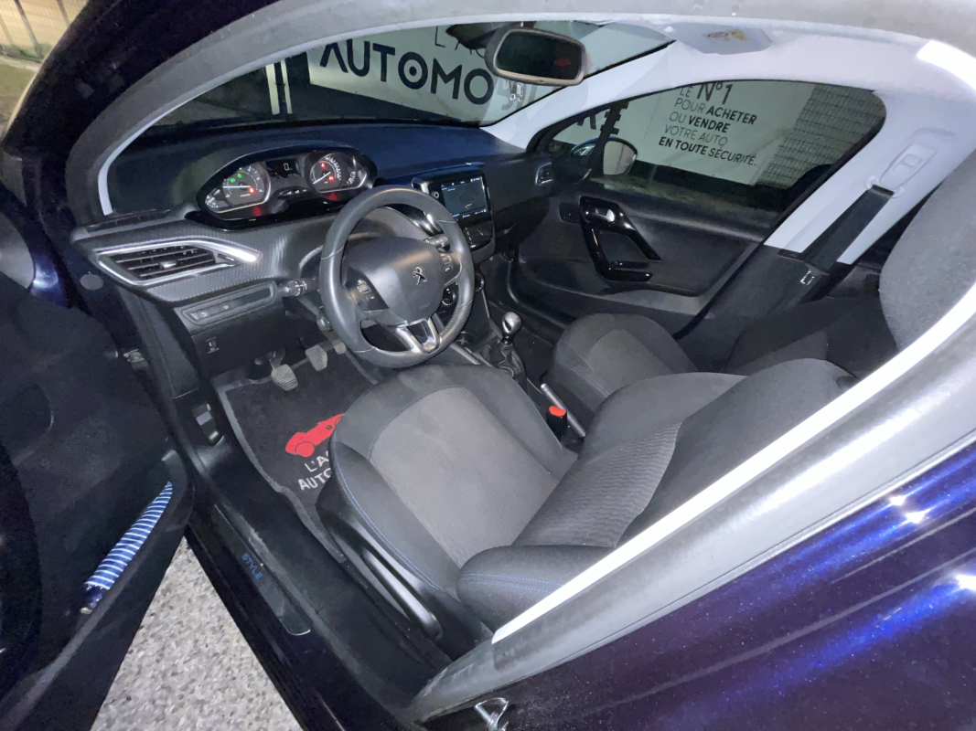 Peugeot 208 — 8