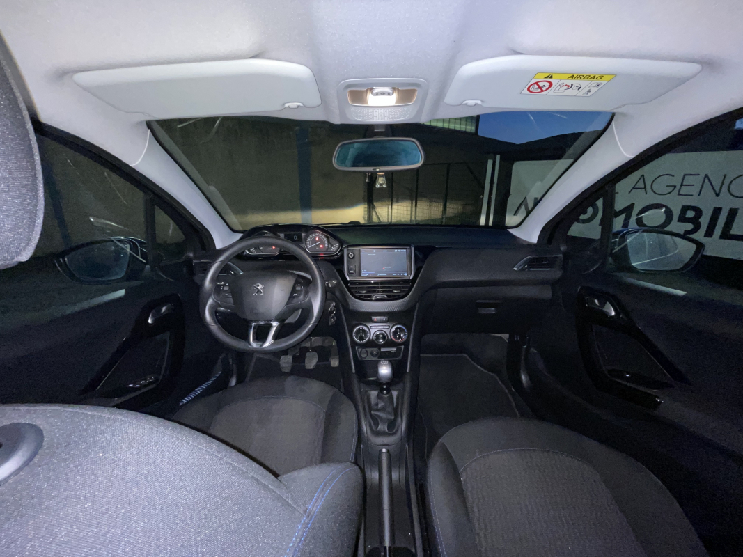 Peugeot 208 — 10
