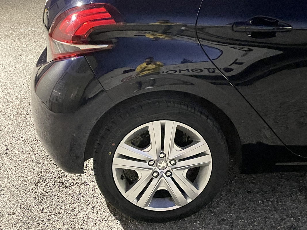 Peugeot 208 — 17