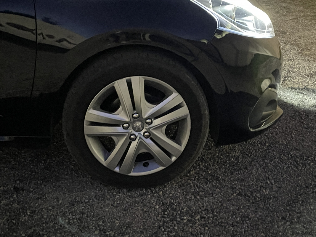 Peugeot 208 — 18