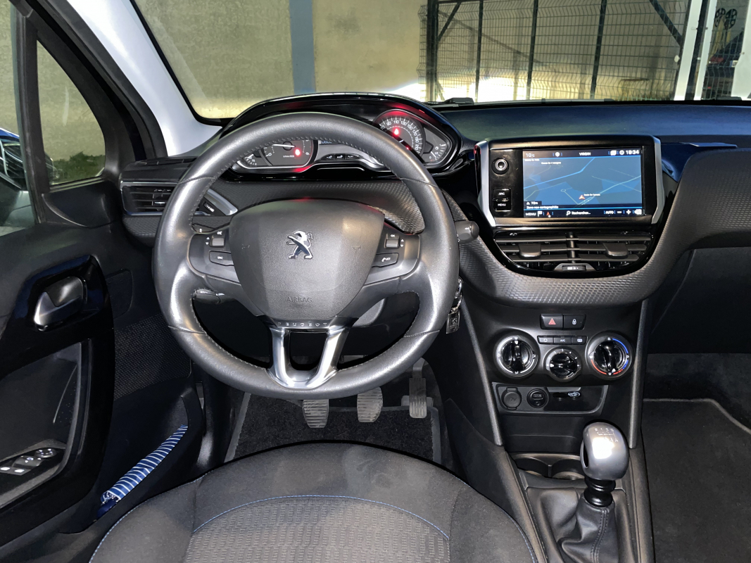 Peugeot 208 — 13