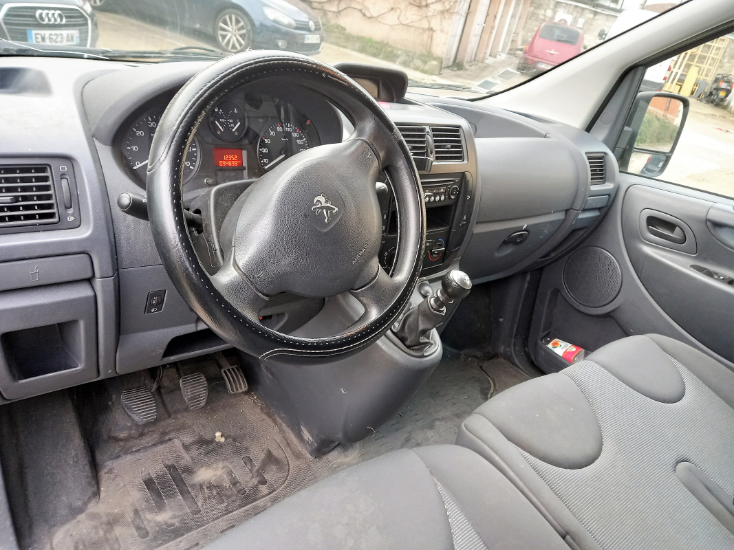 Peugeot Expert — 9