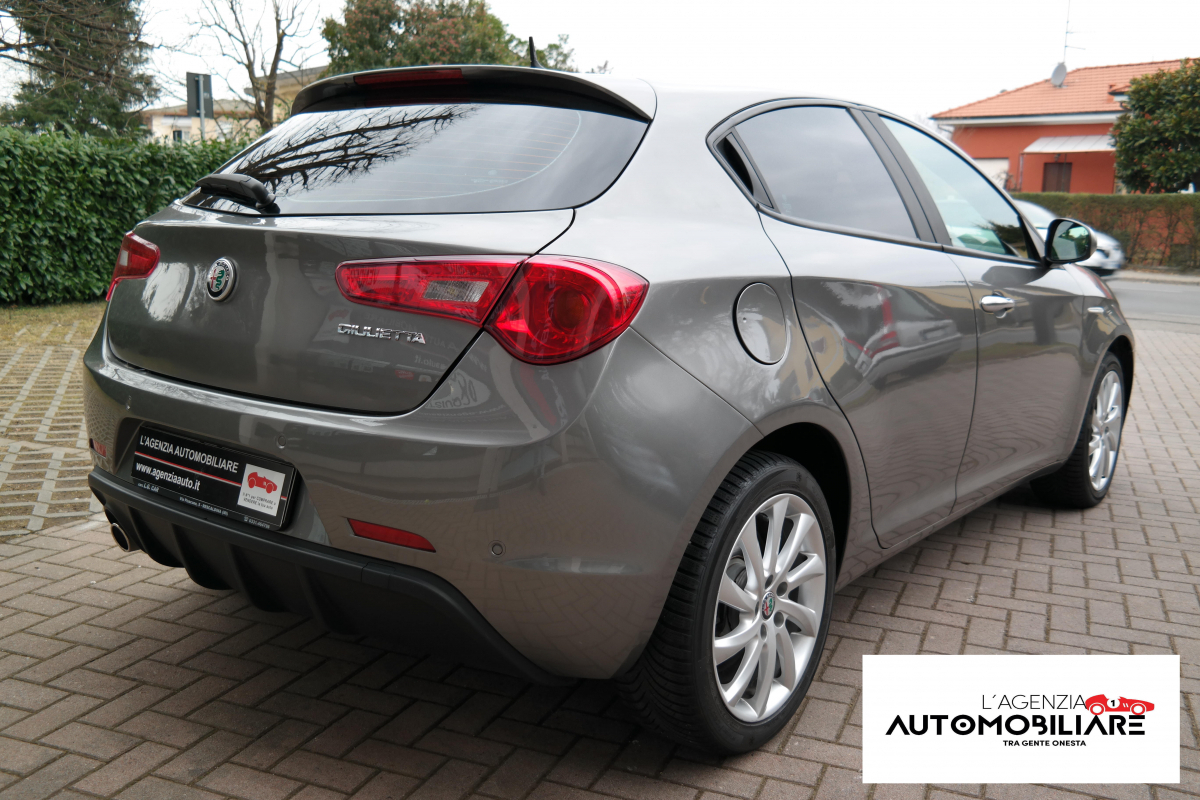 Alfa Romeo Giulietta — 8