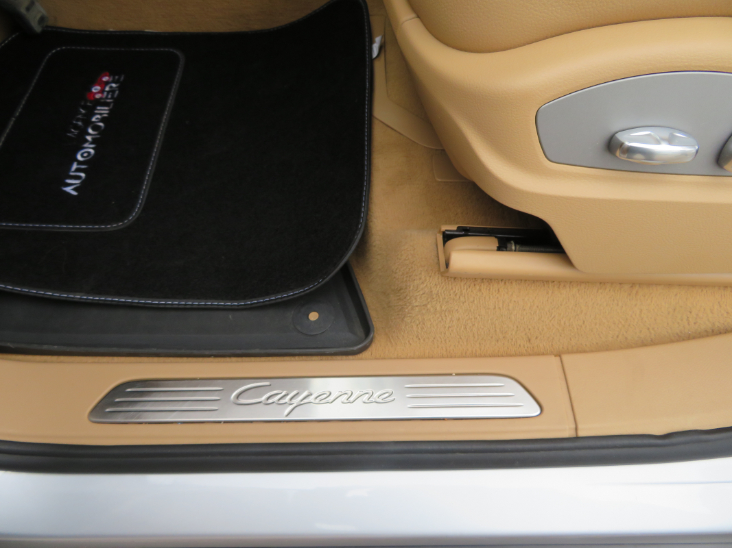 Porsche Cayenne — 23