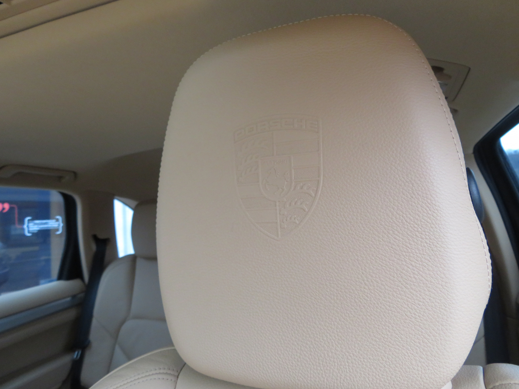 Porsche Cayenne — 19