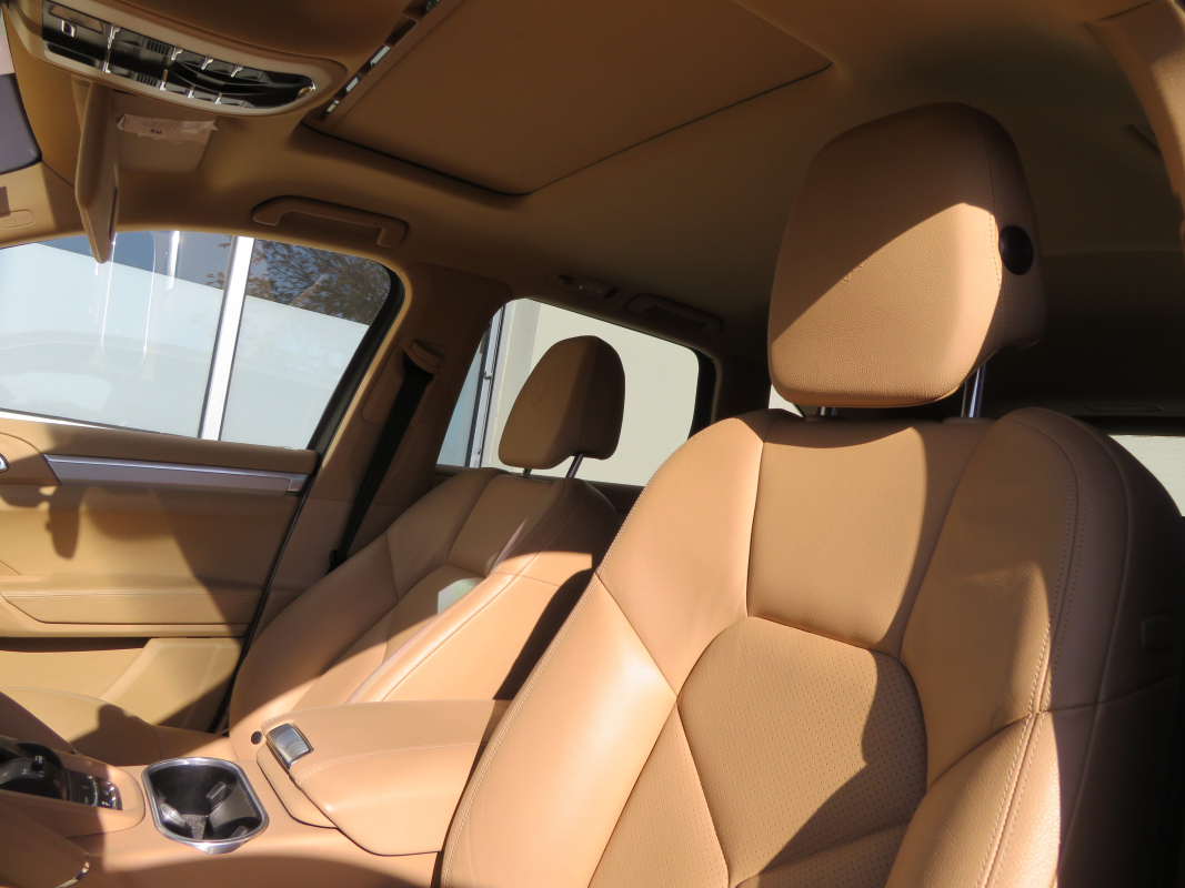 Porsche Cayenne — 13