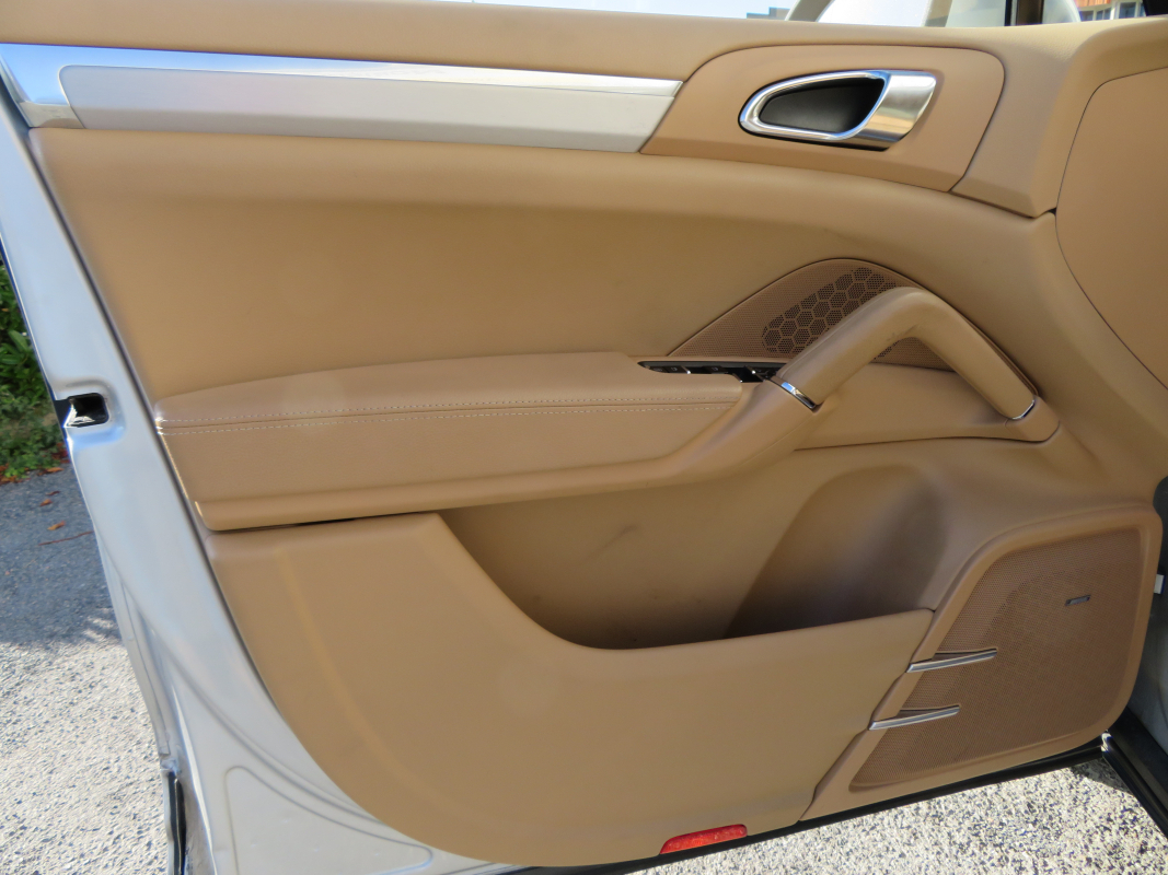 Porsche Cayenne — 26