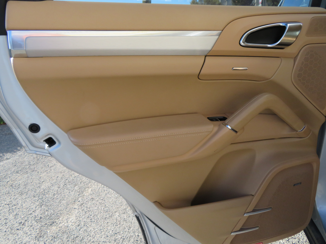 Porsche Cayenne — 27