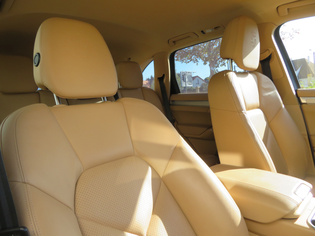 Porsche Cayenne — 14