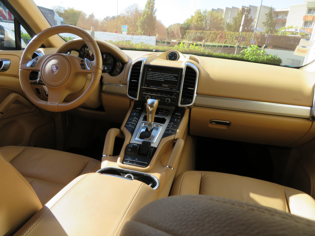 Porsche Cayenne — 12