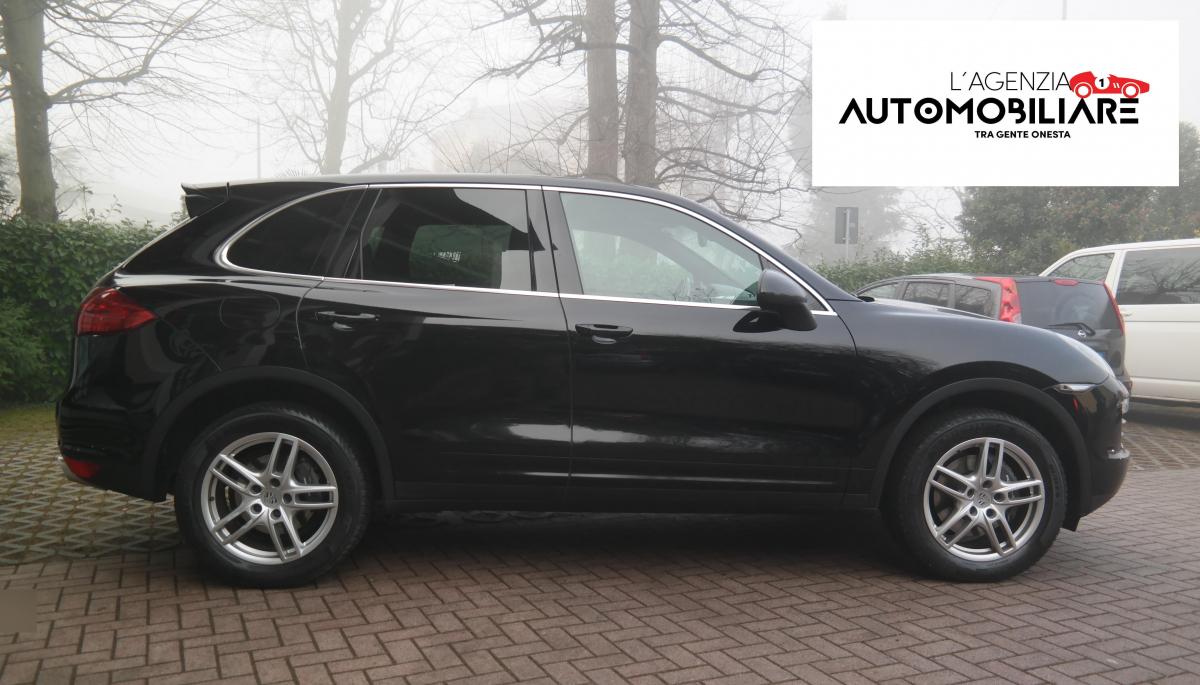 Porsche Cayenne — 10