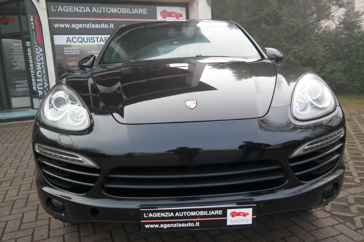 Porsche Cayenne — 12