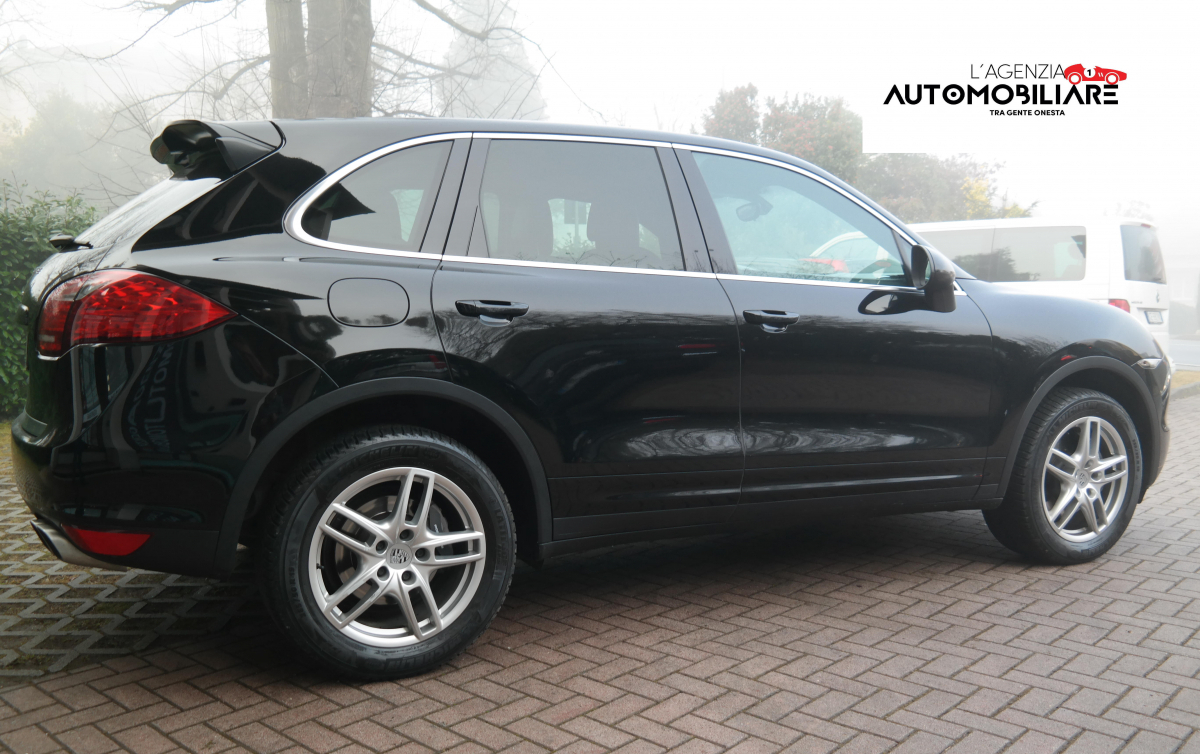 Porsche Cayenne — 9