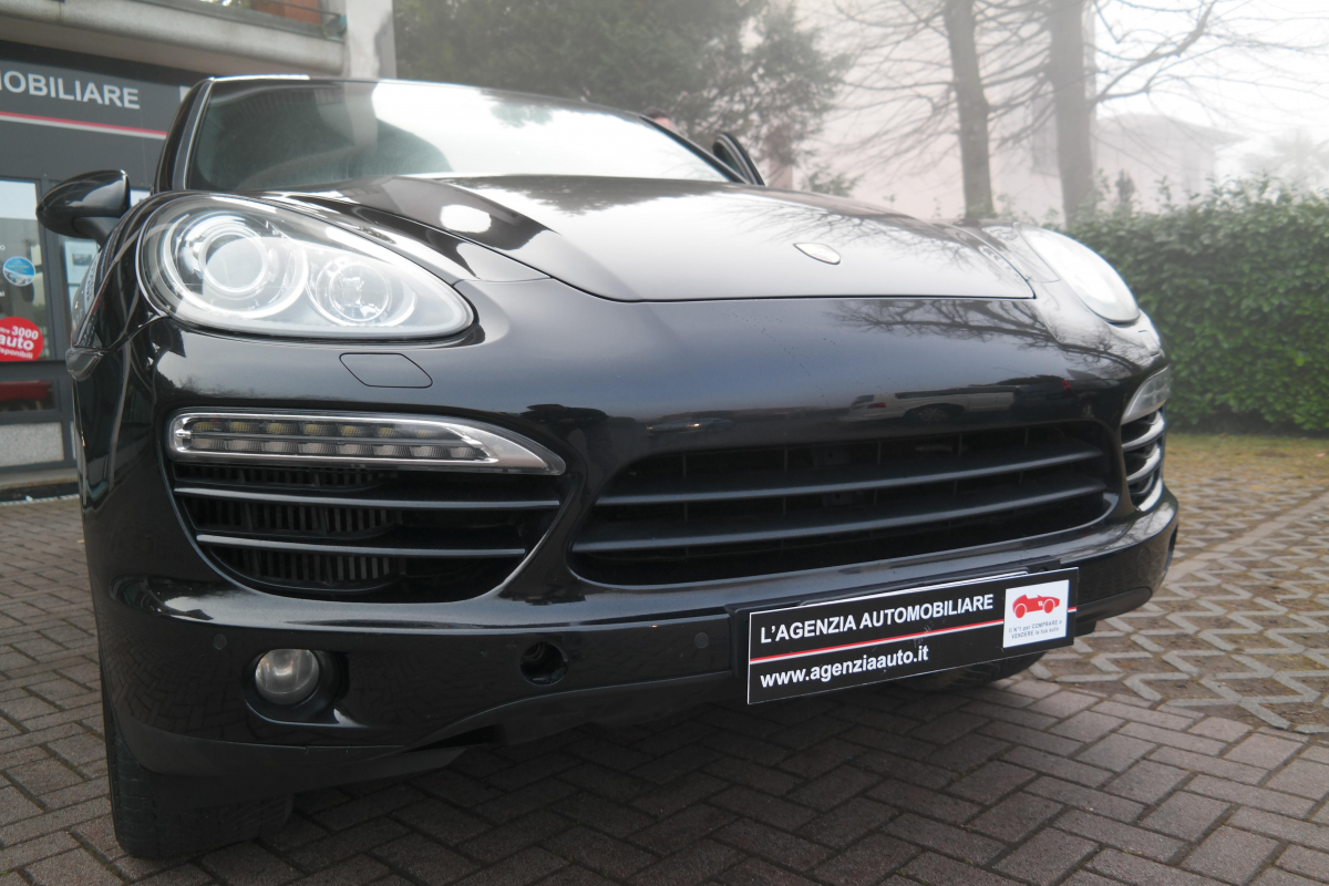 Porsche Cayenne — 16