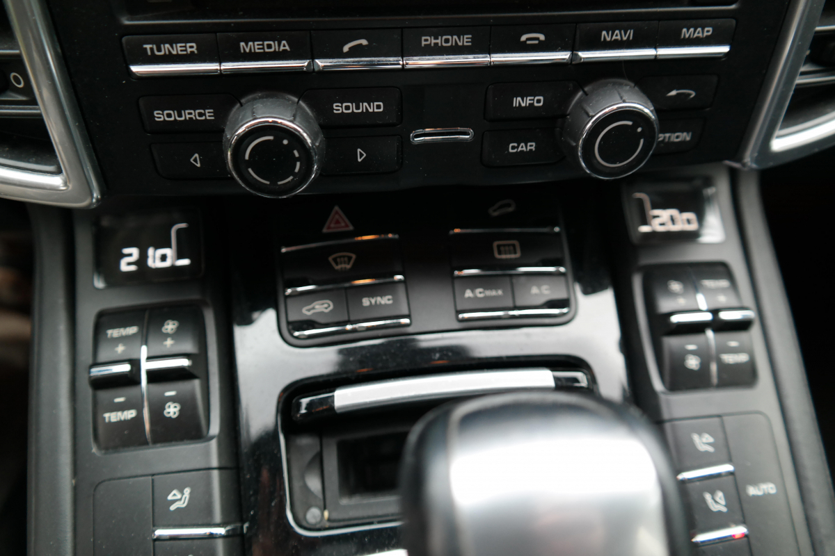 Porsche Cayenne — 26