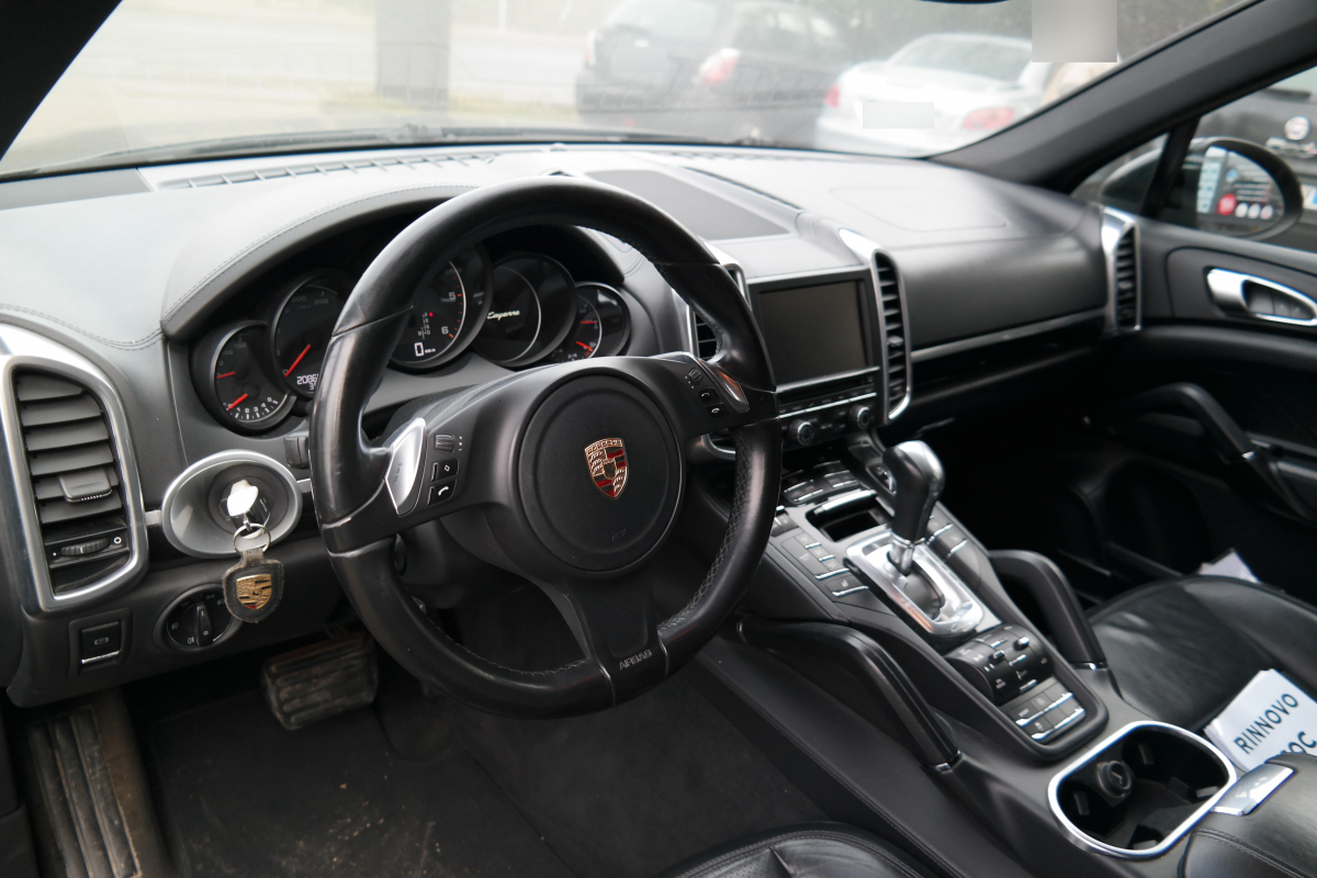 Porsche Cayenne — 24