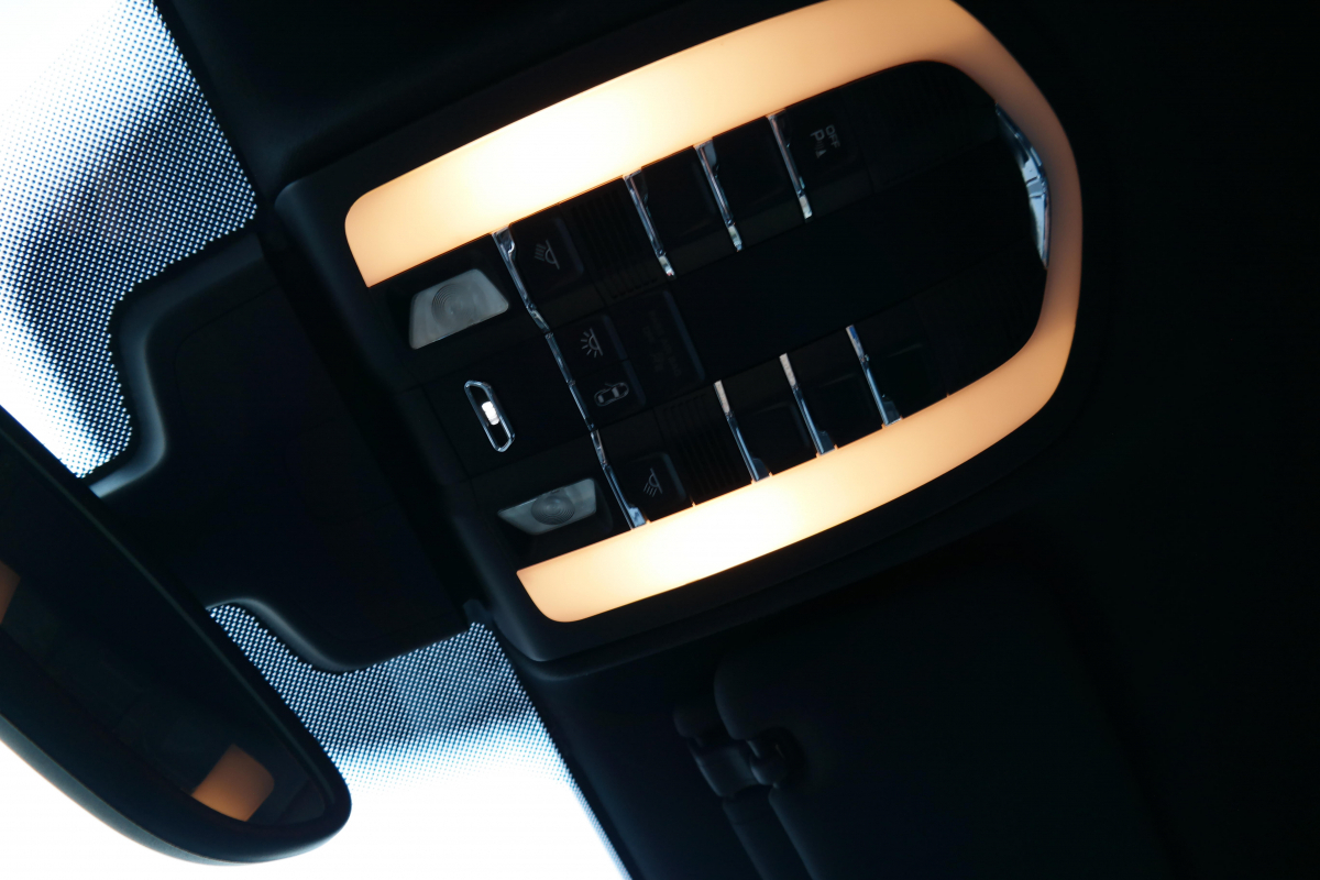 Porsche Cayenne — 32
