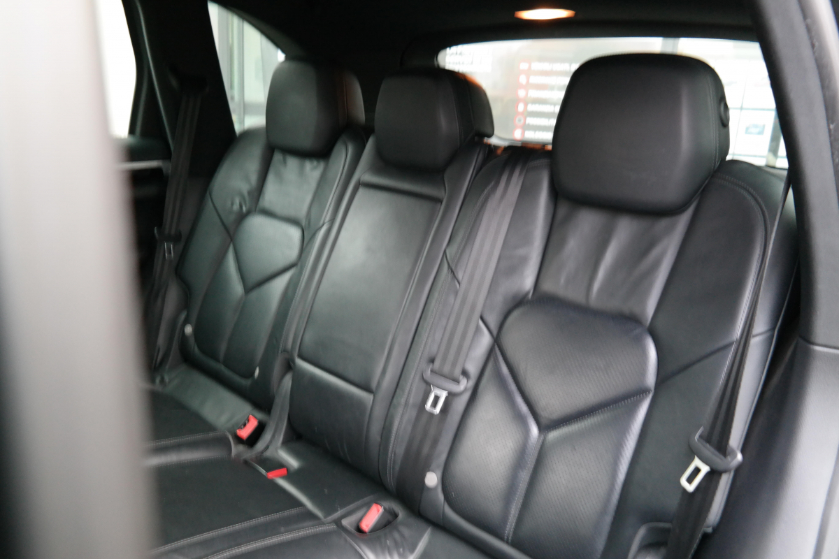 Porsche Cayenne — 30