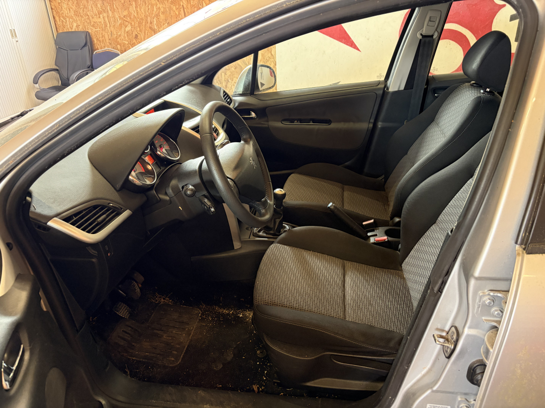 Peugeot 207 — 11