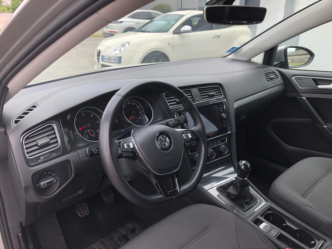 Volkswagen Golf — 9