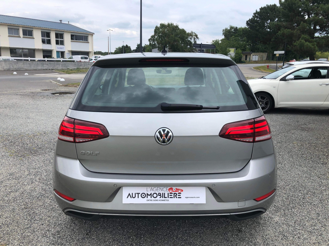 Volkswagen Golf — 6