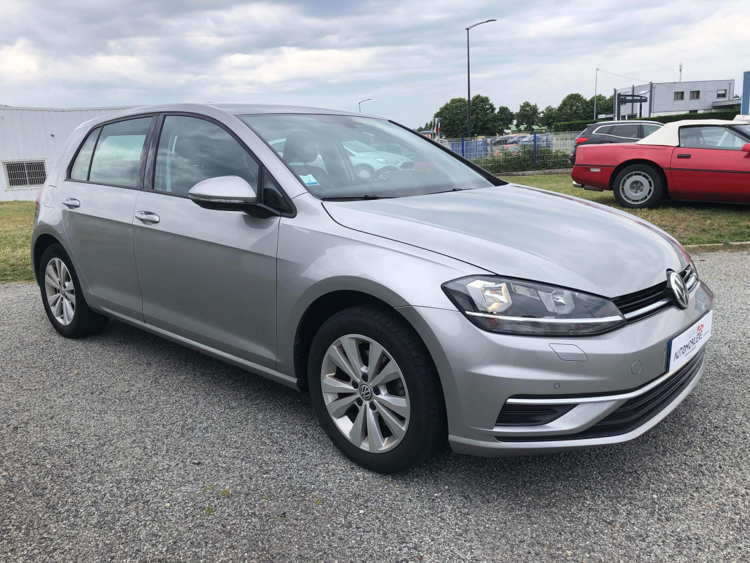 Volkswagen Golf — 3