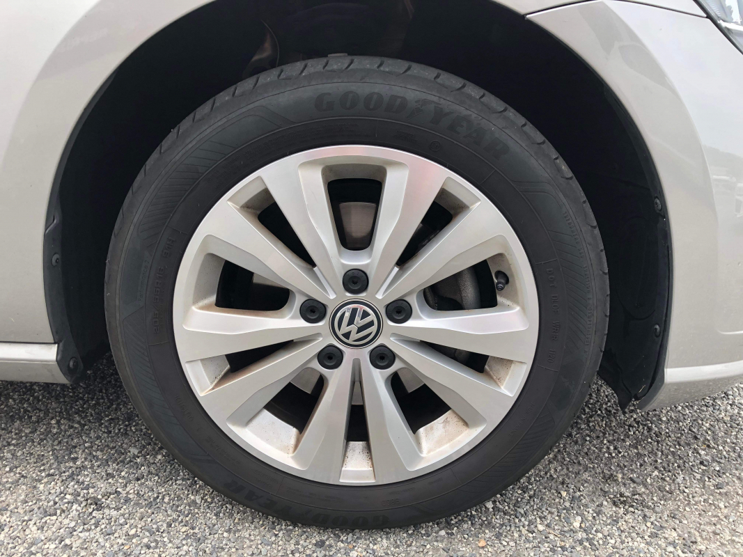 Volkswagen Golf — 19
