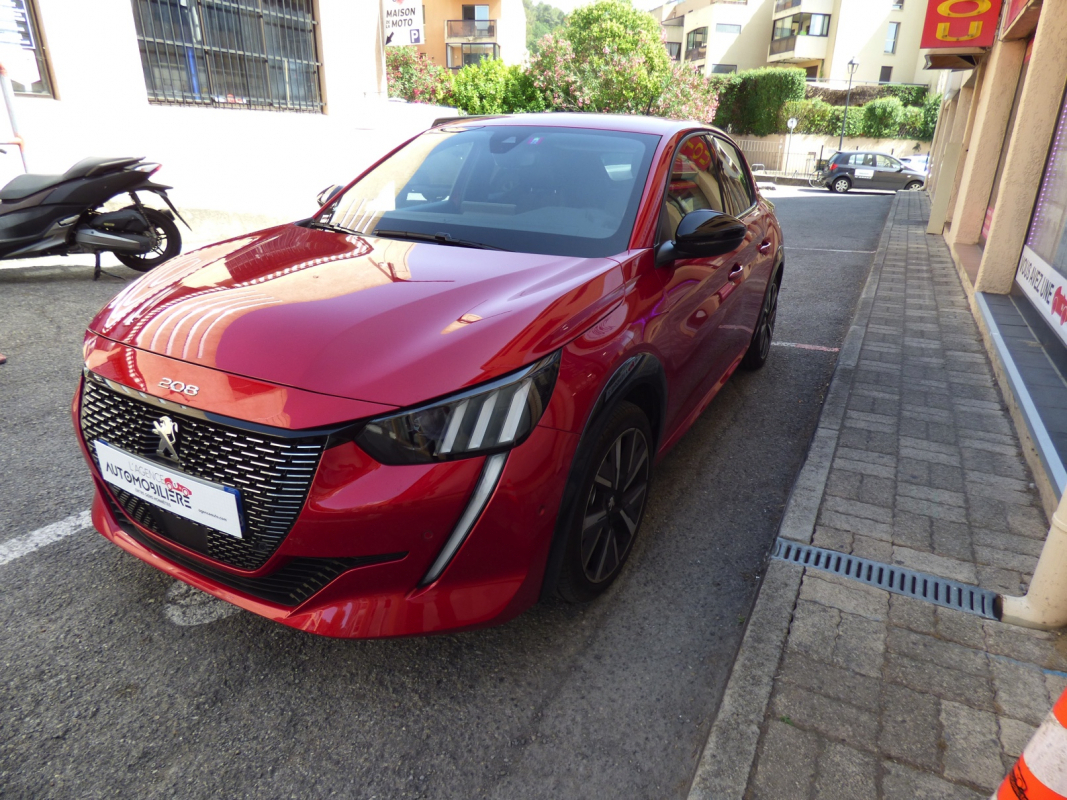 Peugeot 208 — 4