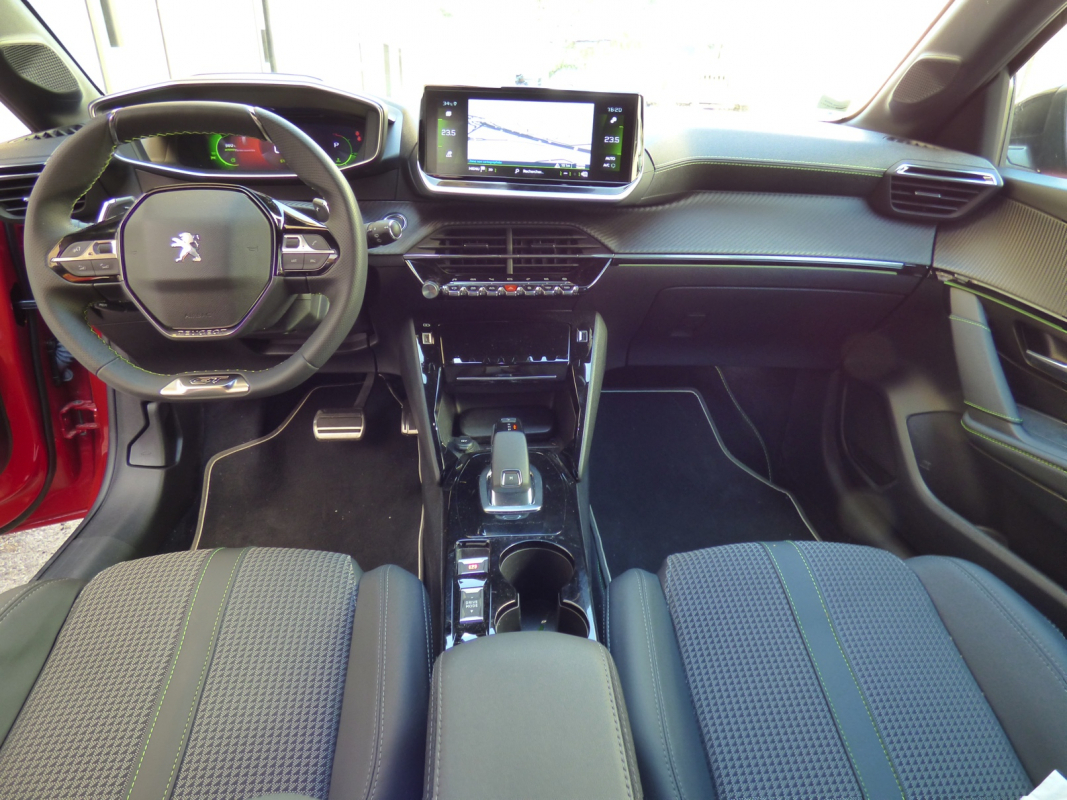 Peugeot 208 — 13