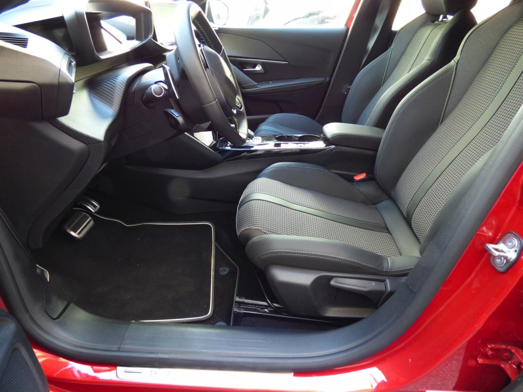 Peugeot 208 — 12