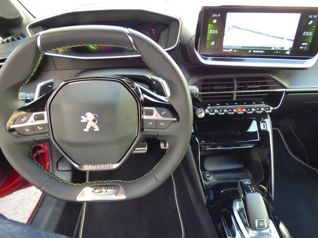 Peugeot 208 — 15