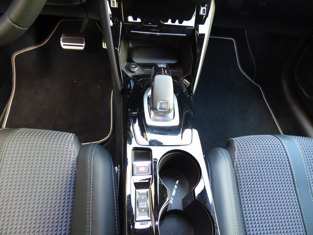 Peugeot 208 — 18