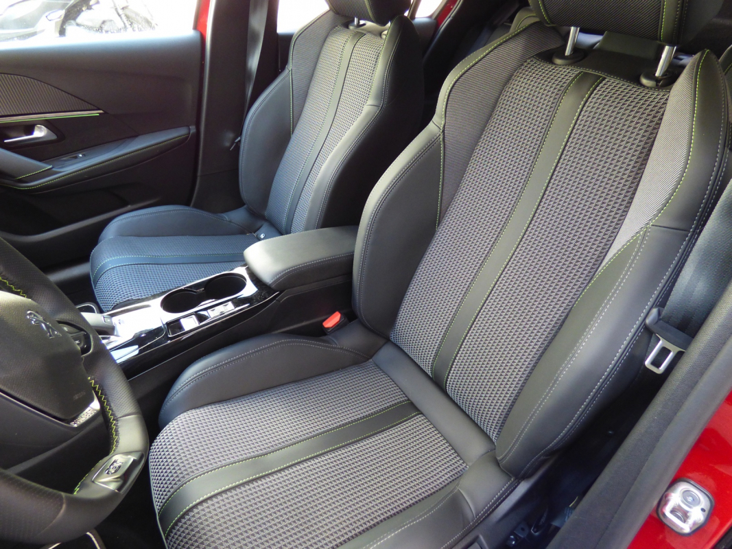 Peugeot 208 — 11