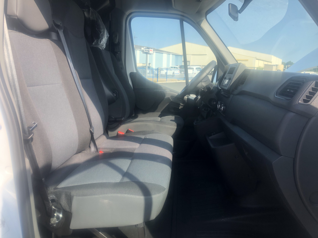 Renault Master — 12