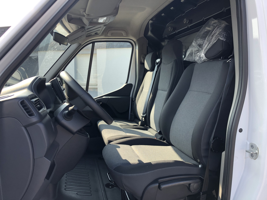 Renault Master — 10